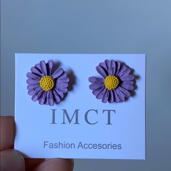 Dainty Light Purple Flower Stud Earrings - Picture 2 of 5